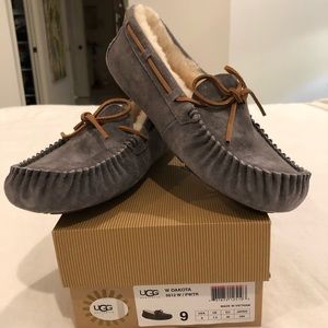 Authentic Ugg W Dakota 5612 W/Pwtr slippers size 9